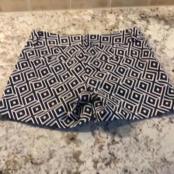 INC shorts black and white geometric print size 4 - Picture 4 of 5
